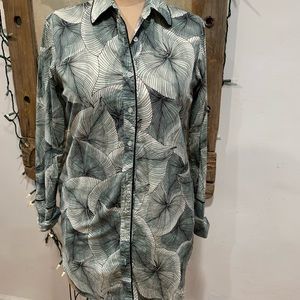 Pretty button down tunic